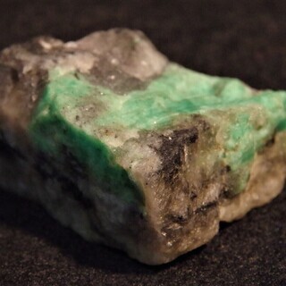 母岩付 コロンビア産 エメラルド原石 約115グラム パワーストーン 結晶