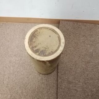 円筒形の花器の画像