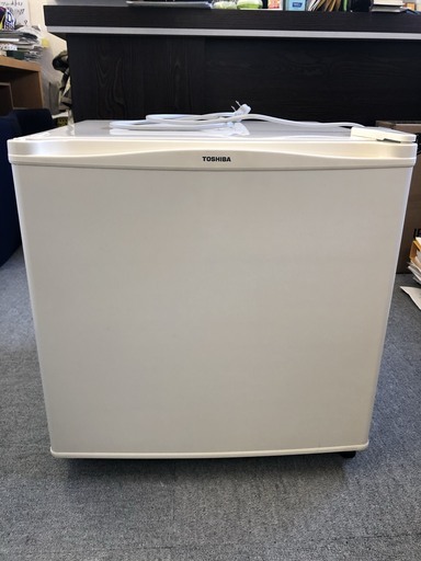 ミニ冷蔵庫（１ドア　東芝製　４６Ｌ）