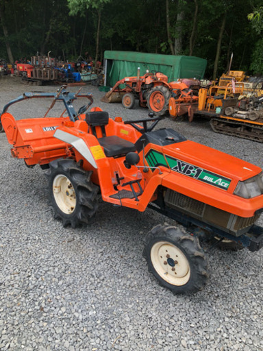 中古 トラクター クボタ XB-1(四駆ディーゼル、セル付き)