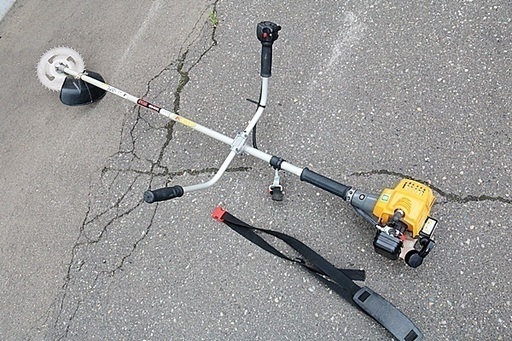 リョービ エンジン刈払機　動作OK　EKK-220A　Kスタート　肩掛けベルト付　チップソー径：230mm　2サイクルエンジン　排気量：21.7ml　草刈り