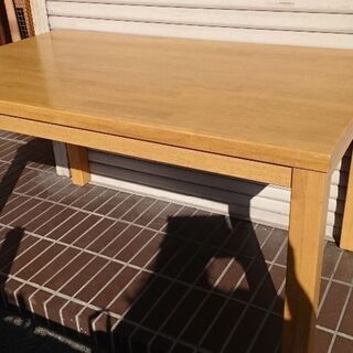 ダイニングテーブルの画像