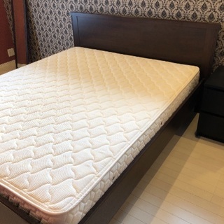 IKEA brusaliベッドフレームとマットレス