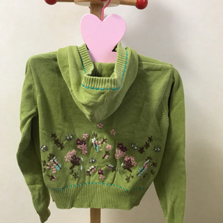 刺しゅうの可愛いコットンパーカーの画像