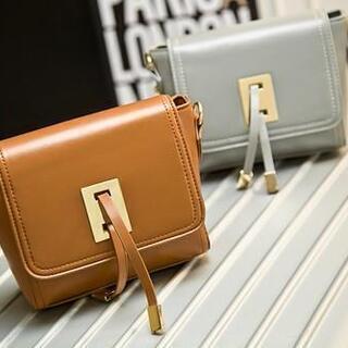 【新品】大人シンプル コンパクト 上品 レトロ ショルダーバッグ 茶色の画像