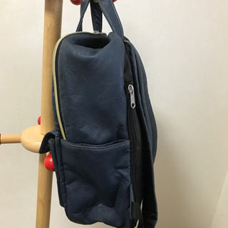 紺色のリュックサックの画像