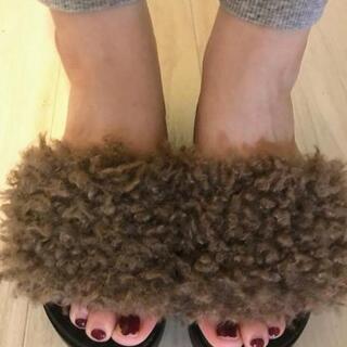 ②💗CECIL McBEE💗セシルマクビー💗新品💗ファーサンダル M💗半額以下で💗の画像