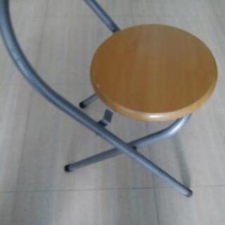折り畳み椅子　＊難あり　取りにこれる方にさしあげますの画像