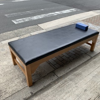 マッサージの施術や医療・診療用の寝台・ベッド
