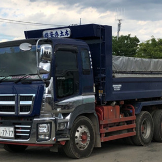 8t、10tダンプドライバーの画像