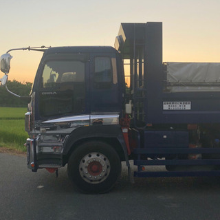 8t、10tダンプドライバーの画像