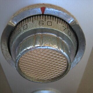 金庫、ダイヤル式、中古、キズ・汚れありの画像