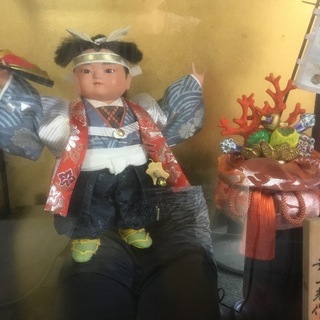 ガラスケース入り日本人形の画像