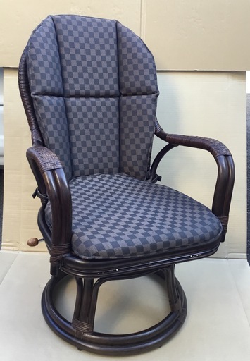 ＜美品＞籐製品・ラタンの回転丸椅子
