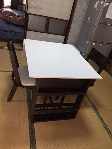 折り畳み式テーブル\u0026回転式イス×2\u0026腰掛けイス
