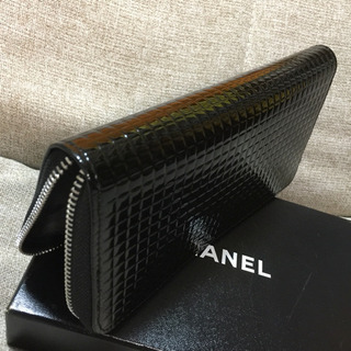 CHANEL シャネル チョコバー 黒エナメル ラウンドファスナー長財布 ノベルティ 長期保管&未使用品の画像