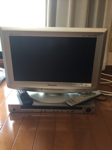 取引中 Panasonic VIERA 小型 DVDプレイヤー付き
