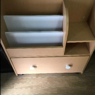 絵本棚 おもちゃ箱の画像