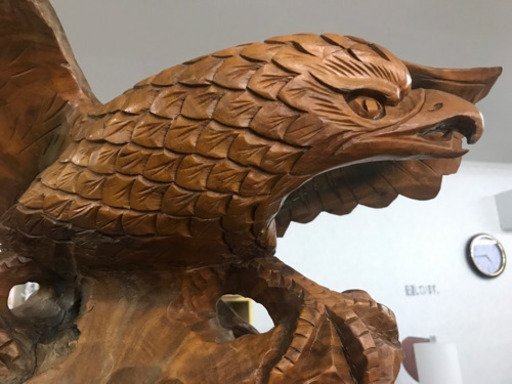 木彫り　鷹の置物　中古　リサイクルショップ宮崎屋19.11.6