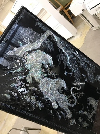 螺鈿細工テーブル 虎柄