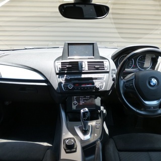 検査2年9月116iMスポーツPKG 1.6Lターボ/8速電子AT/デイライト/パナソニックナビ/地デジ/idrive/バックカメラ/アイドリングストップ/HID/ETCの画像