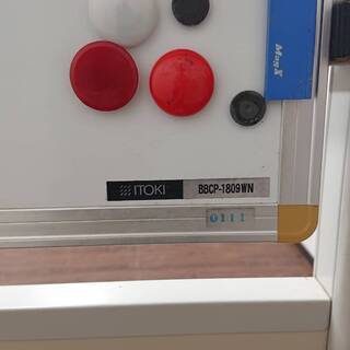 0円　中古 脚付ホワイトボード（片面）の画像