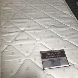 ベッドとマットレス 