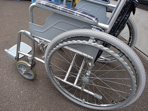 美品☆幸和製作所☆TacaoF 車イス 車椅子 介護 補助 福祉 リハビリ ■スチール製■120Kgまで
