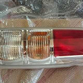 200系ハイエース純正オプションテールの画像