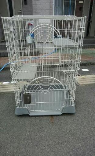 猫などの飼育に使うゲージ