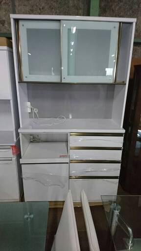 通常20万円の食器棚を39800円で販売します！ちょいキズあり！新品未使用！引取り品
