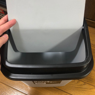 【お譲り先決まりました】ゴミ箱 2個セットの画像