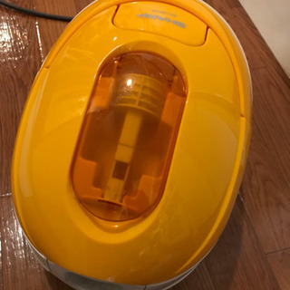 シャープ SHARP 掃除機 紙パック式 オレンジ系の画像