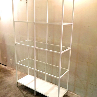 【売約済み🙏】【超美品！】【格安！】IKEA ガラス棚シェルフ ⭐️ オシャレ 北欧 インテリアの画像