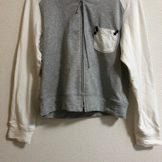 グレーとホワイトのジャンバー