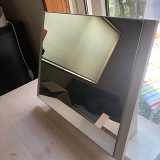 机と鏡セットの画像