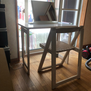 机と鏡セットの画像