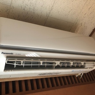【受付中】送料無料 上位モデル 美品 Panasonic 冷暖房除湿ルームエアコン CS-J403C2-W 11畳～17畳 4.0kW 2013年製 クリスタルホワイト ナノイー搭載 うるおい美肌・美髪空間 パナソニック 家電、家具多数出品中です。 出品リストよりご覧ください。 