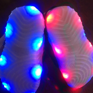 男の子 スニーカー LED 未使用品  18センチ〜
