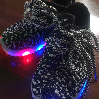 男の子 スニーカー LED 未使用品  18センチ〜の画像