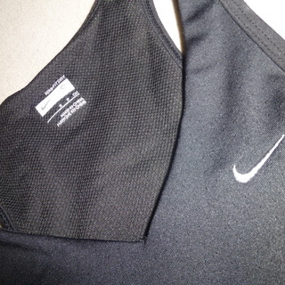 本物　USED　NIKE FIT DRY　Sサイズ　タグ切り　ブラカップ付タンクトップの画像