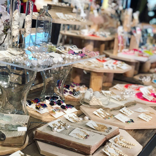 ハンドメイドアクセサリー販売員