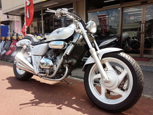 NO.2739　Ｖツインマグナ　空冷Ｖツイン２５０ｃｃ　タックロールコブラシート　シルバー　☆彡