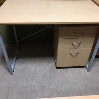 あまり使ってない机です(交渉中)