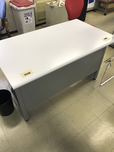 【詳細更に確認中／追加写真撮影中】120㎝×70㎝ 事務所机売れますかね⁇