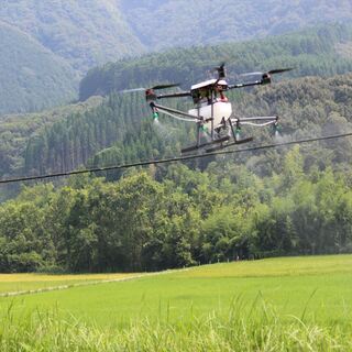 ドローンによる農業散布、顆粒散布、除草作業