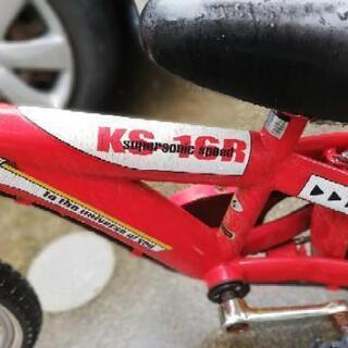 (商談中)写真の子供自転車あげます。16インチ赤色補助輪付きの画像