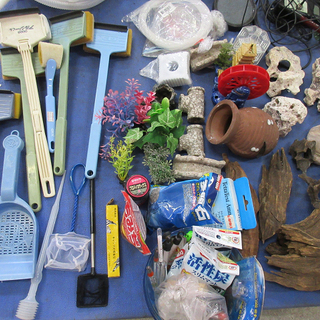 水槽用具 大量 色々まとめて！ヒーター、ポンプ、水槽、流木、その他etc.の画像