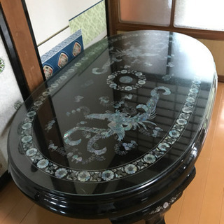 螺鈿細工のテーブル