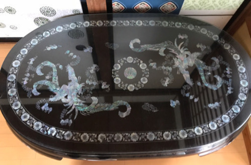 螺鈿細工のテーブル